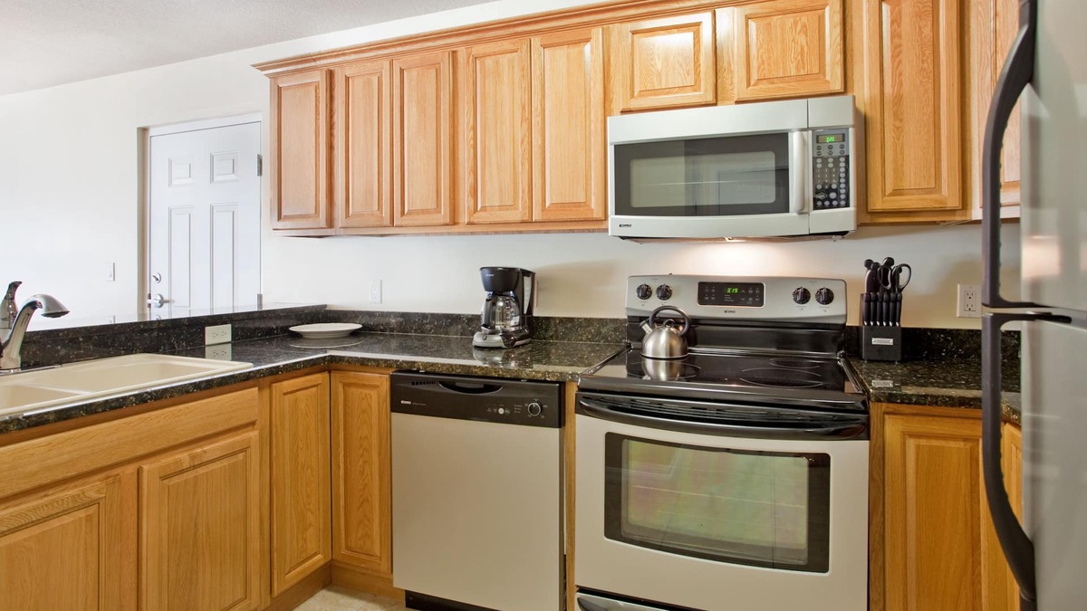 Crystal Harbour Apartment | Beautiful Resort Right On The Water! Outdoor Pool, Near George Town!