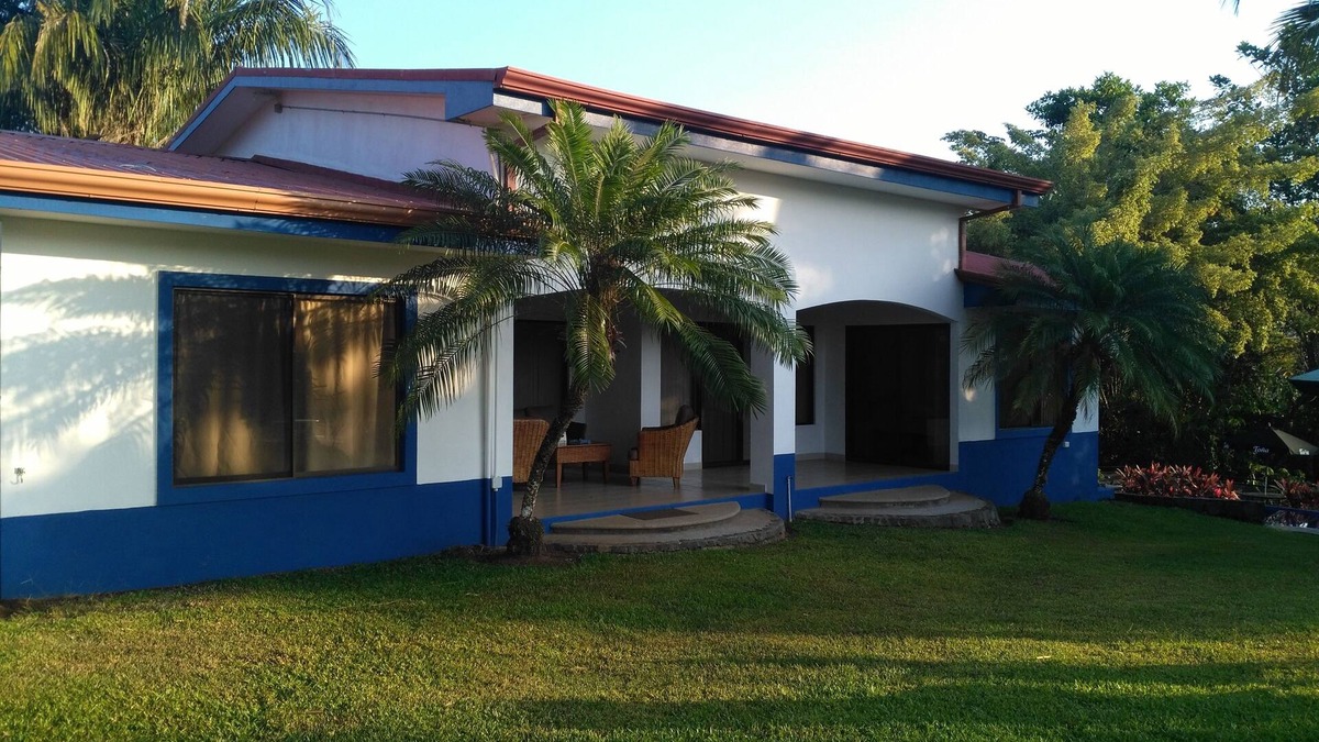 Las Lomas House | Beautiful rest house with mountain view