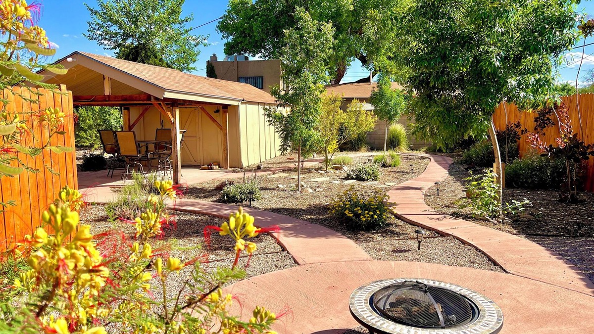 Albuquerque House | Beautiful Retreat Home in The North Valley - 2 miles from Dtwn Albuquerque