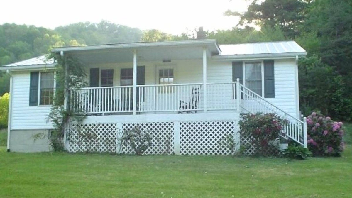 Green Mountain House | Beautiful Retreat (2night min.) - 33 Private Mountain Acres to Hike