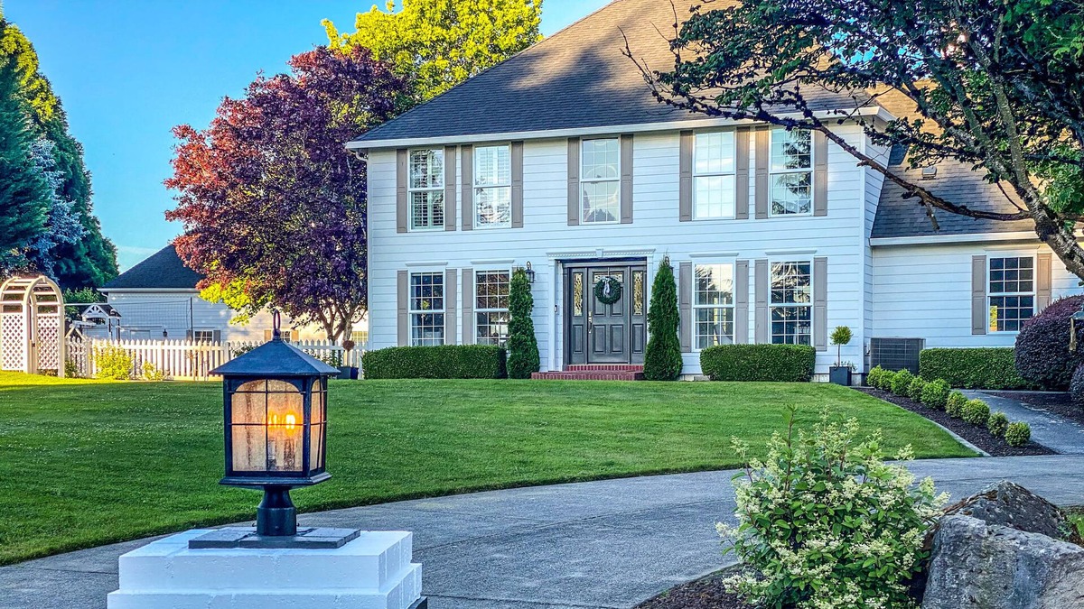 Brush Prairie House | BEAUTIFUL RETREAT W/ AMAZING VIEWS, FUN AMENITIES & CLOSE TO DOWNTOWN