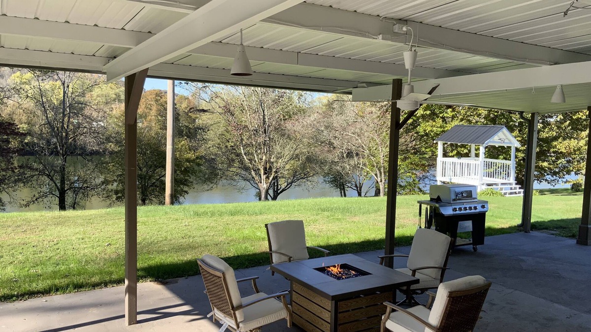 Celina House | Beautiful River front property