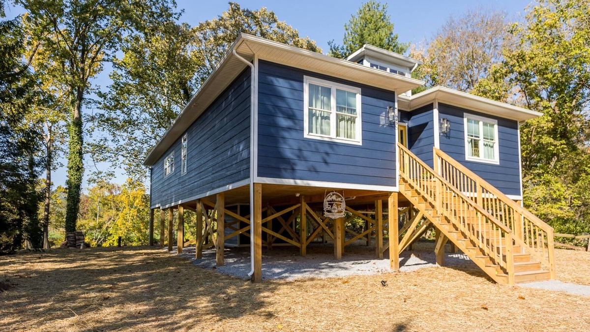 Shenandoah House | Beautiful River Homes Sleeps 24 Hottubs Firepits