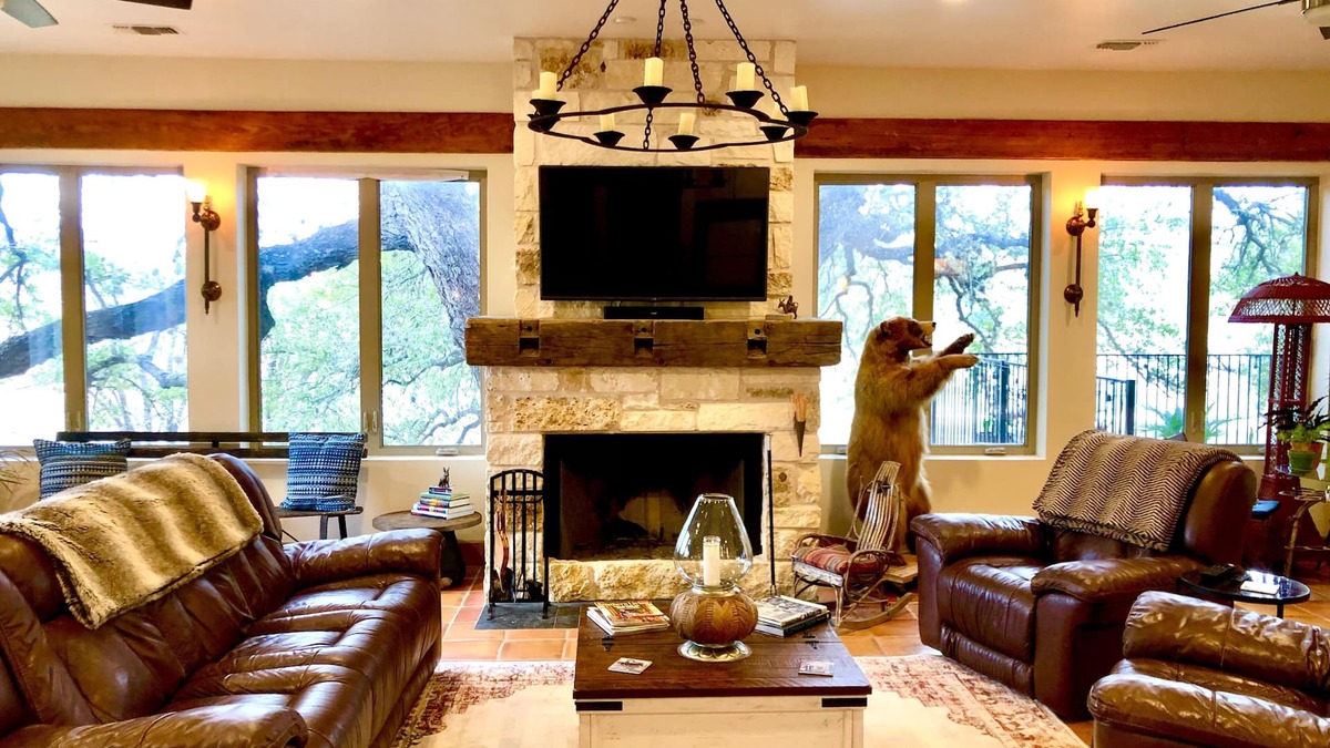 Pedernales Bend House | Beautiful River House-King Bed-Spacious Patio and Hot tub overlooking Lake