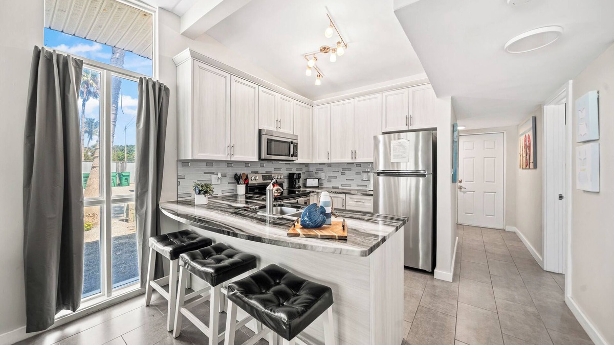 Orlando Beach Condo | Beautiful Riverfront Villa W/Private Beach Access, Fire Pit, & BBQ Grills 🩴🌊