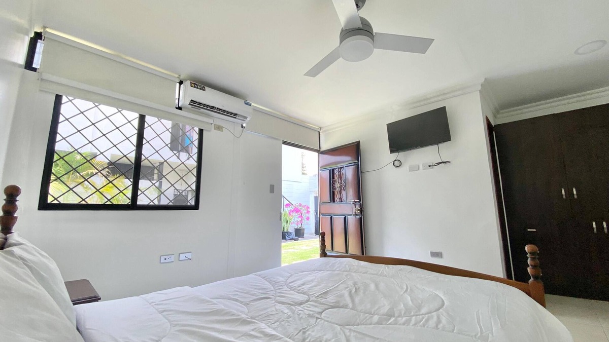 Kennedy Apartment | Beautiful Room in Ciudadela Las Garzas, next to San Marino, Guayaquil