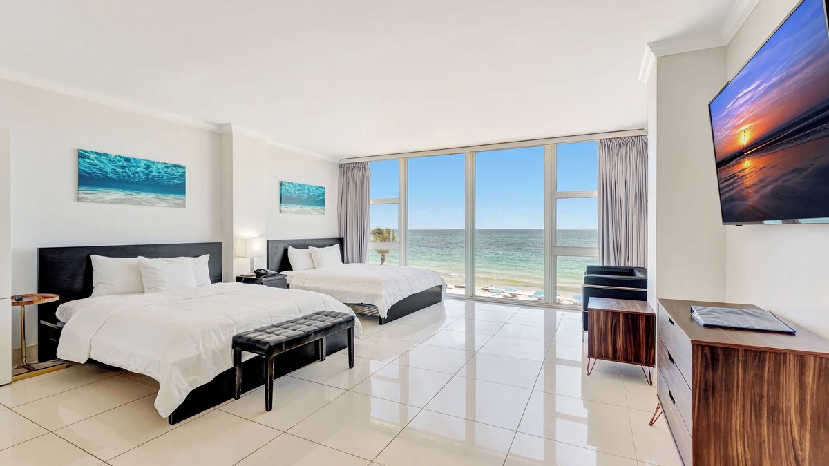 Bermuda Riviera Condo | Beautiful room steps from the Beach
