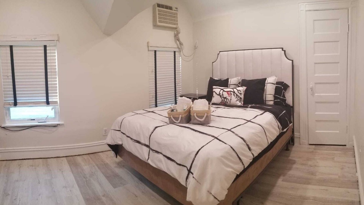 Flatbush House | Beautiful rooms available in a comfortable, and convenient location.