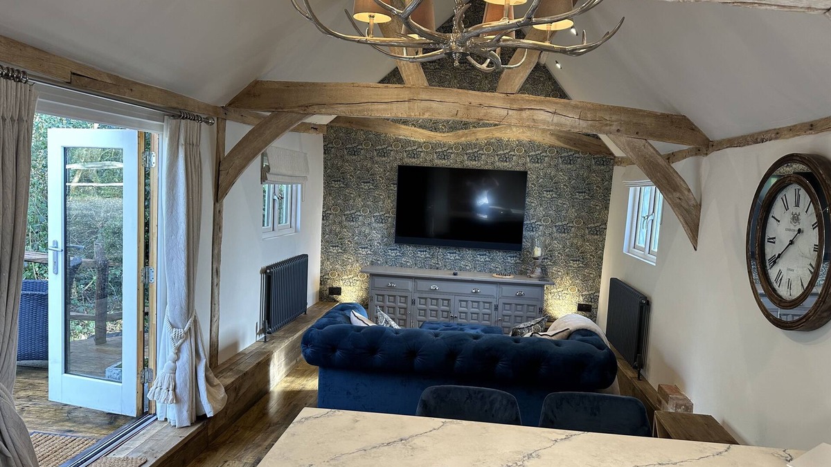 Dorking House | Beautiful Rural Barn - stunning interior