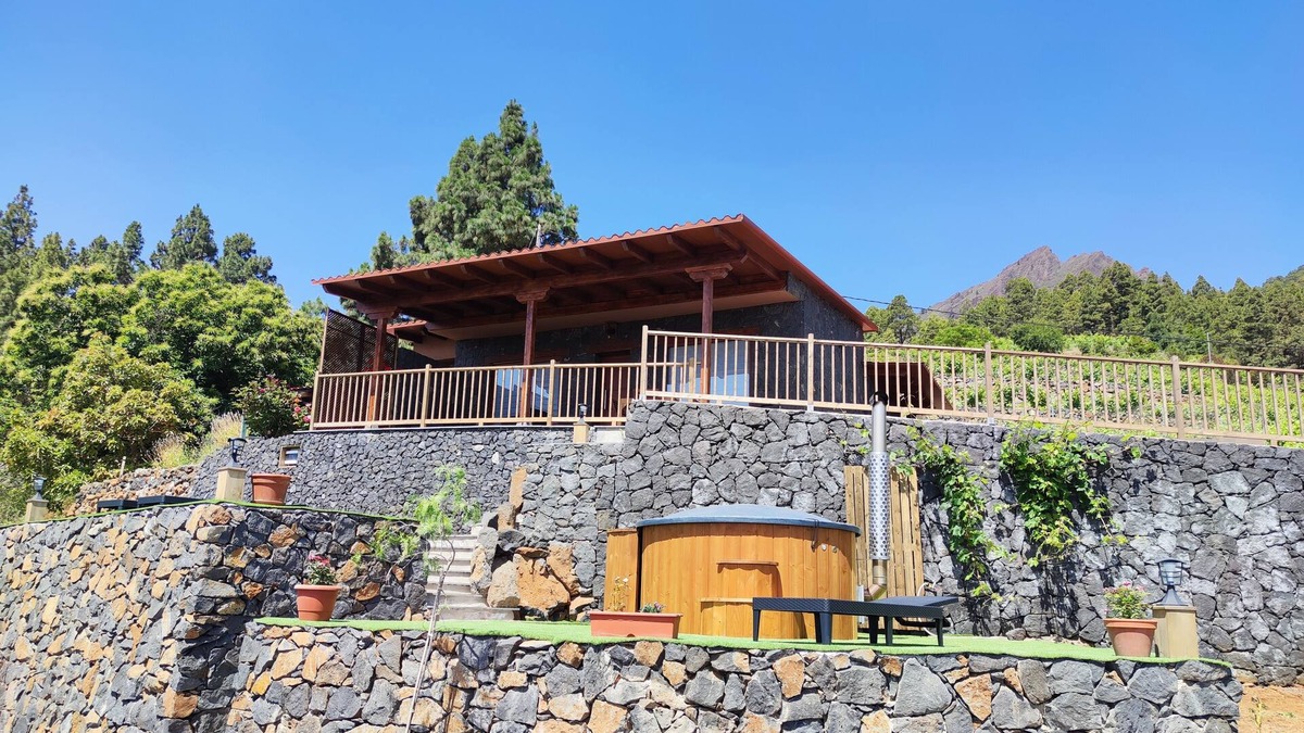 Arafo Cottage | Beautiful Rural House in Ecological Vineyard with Jacuzzi.