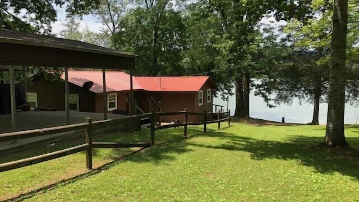 Kelso House | Beautiful Rustic Cabin On Lincoln Lake Is A Sportsman paradise.