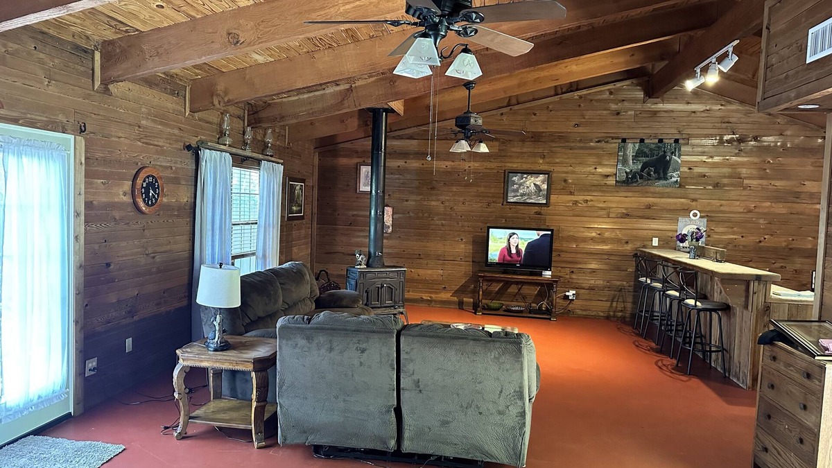 Granbury Cabin | Beautiful Rustic Cabin nJust 10 Minutes to Granbury square