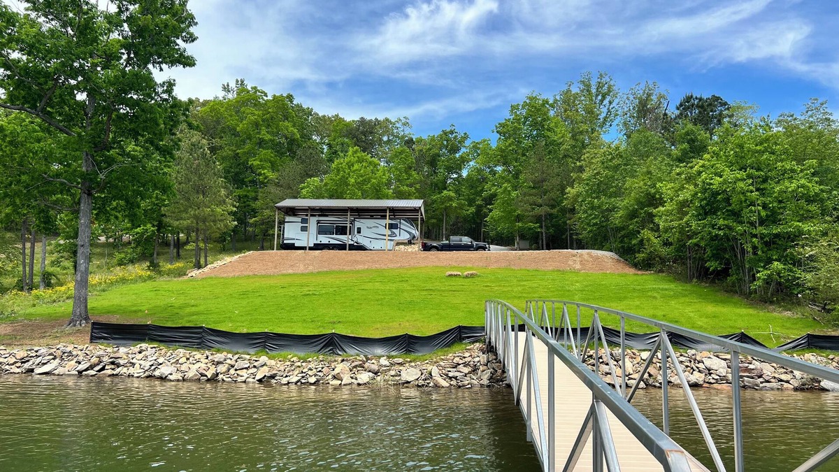 Double Springs House | Beautiful RV on Smith Lake