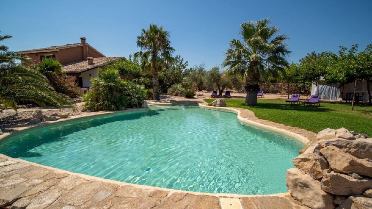 Cervera del Maestrat House | beautiful spacious Countryhouse up to 14 Guests, 7 bedrooms, private pool