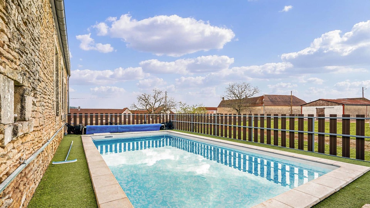 Bragelogne-Beauvoir House | Beautiful stone house with pool in charming wine village!