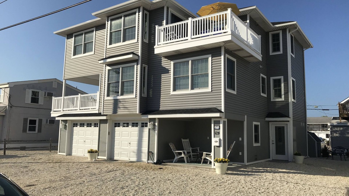 South Beach Haven Condo | Beautiful, Spacious Condo - 4 houses from the beach