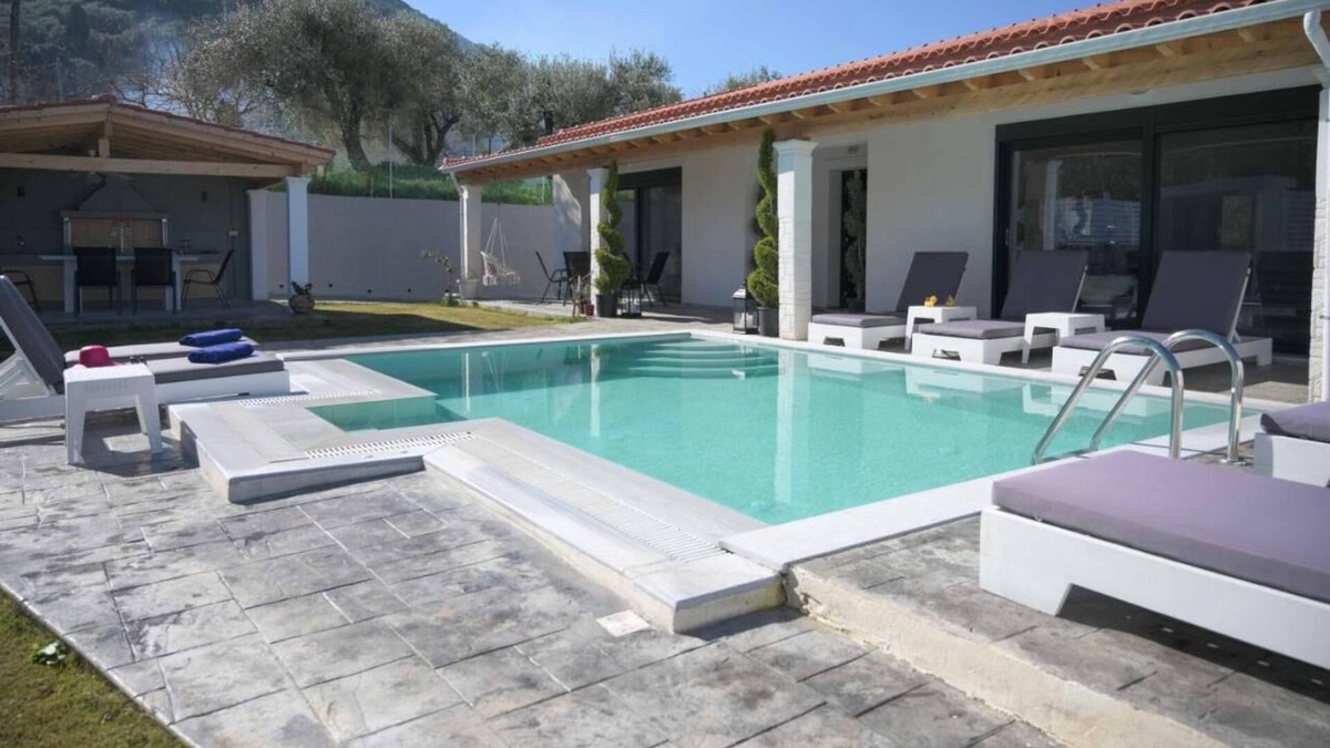 Messonghi Villa | Beautiful, sea side villa with 5 bedrooms, Large garden, outside dining & private pool