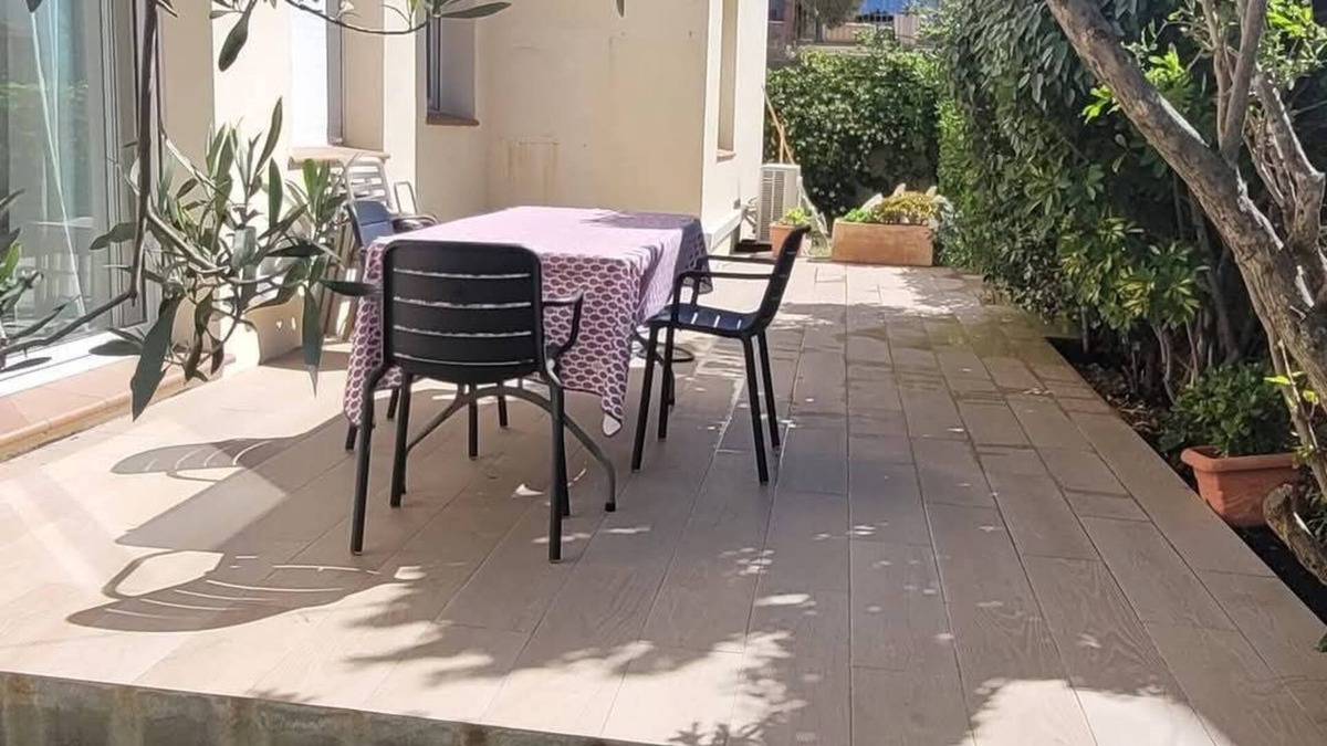 Llanca Apartment | Beautiful seaside apartment in quiet neighborhood