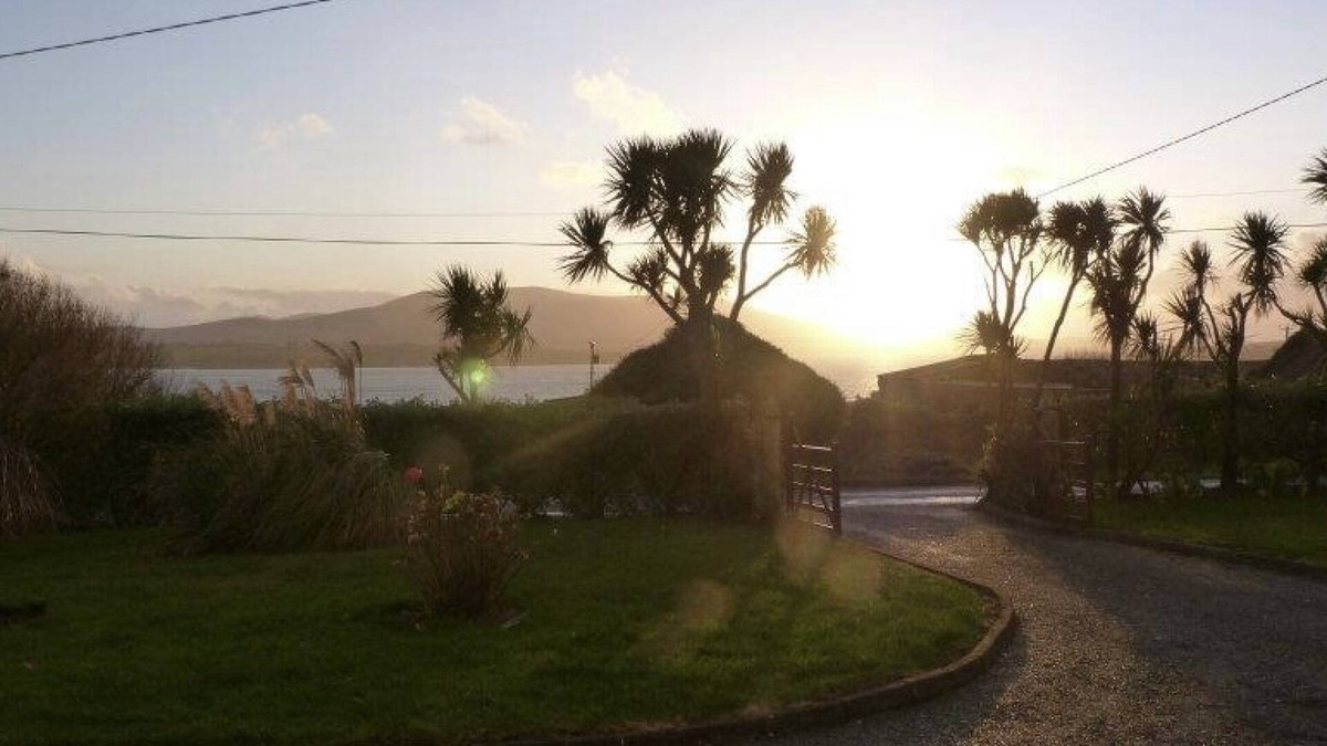 Cahirciveen House | Beautiful seaview cottage