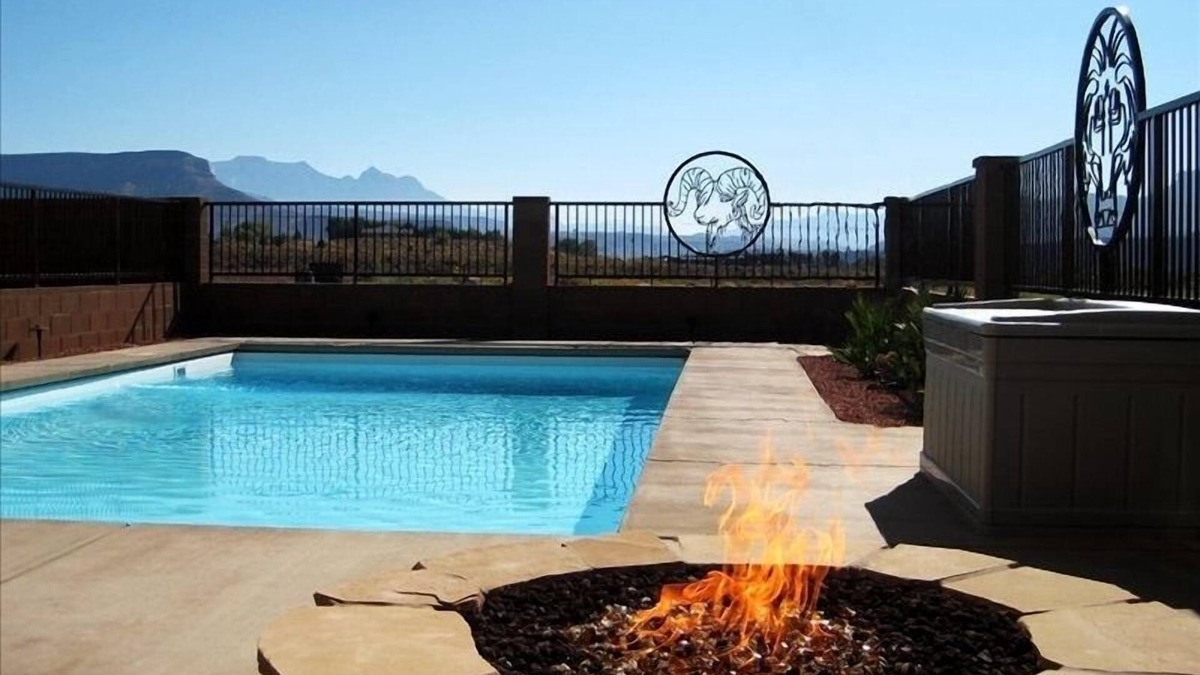 Washington County House | Beautiful Secluded Casita Close to Zion Pool Fire Pit Patio, This Is YOUR Place!