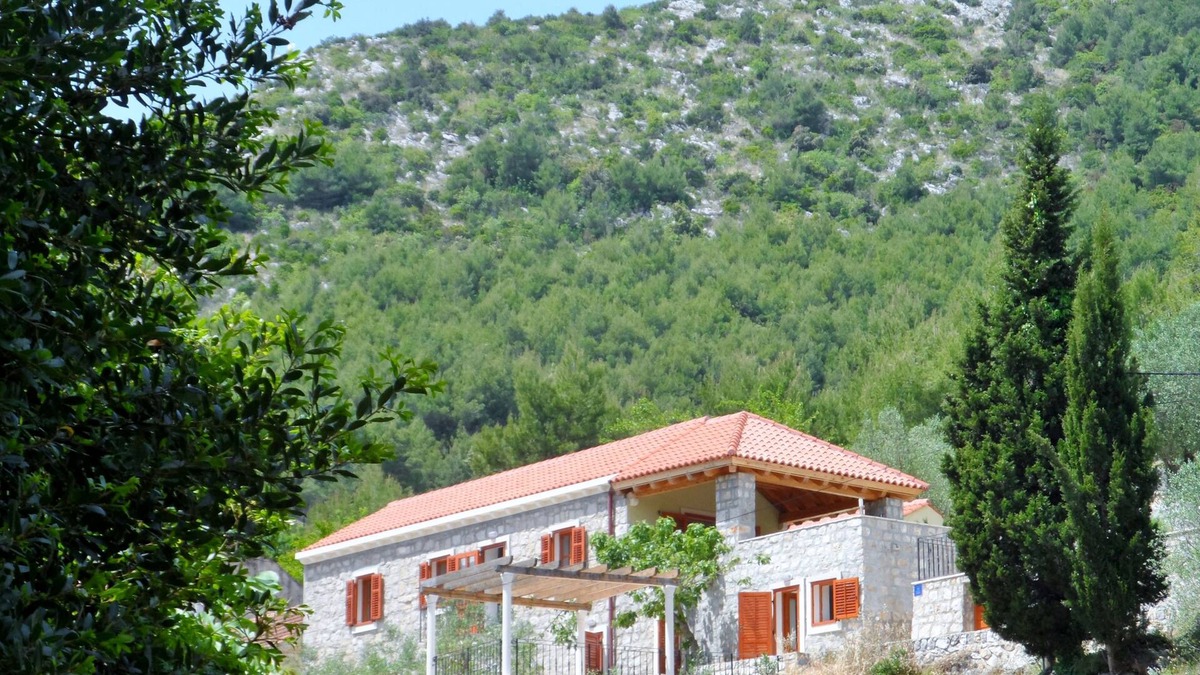 Broce Villa | Beautiful, secluded old stone villa with pool
