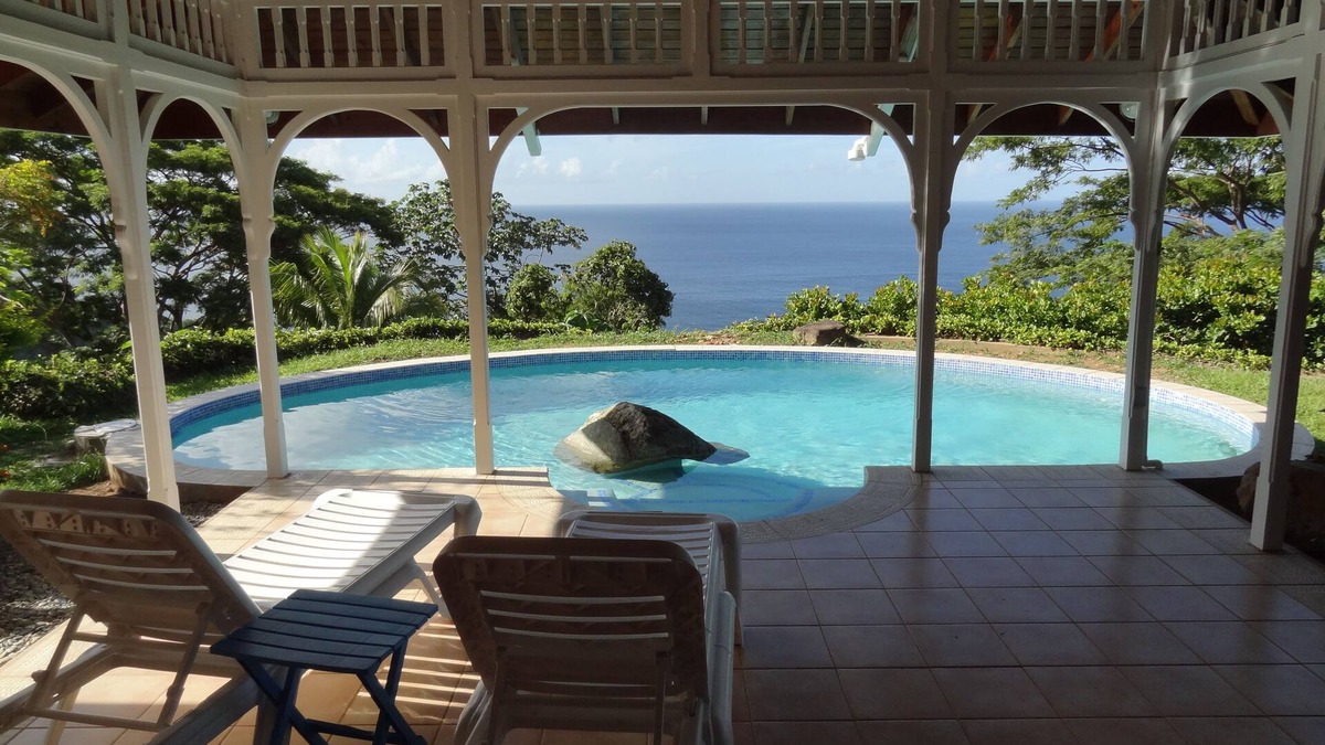 Concordia Cottage | Beautiful, secluded, open plan cottage with spectacular sea views