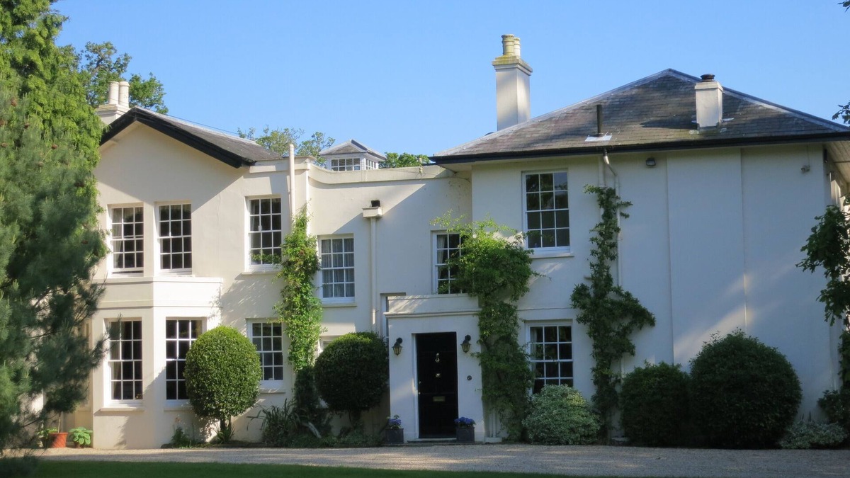 New Forest District Apartment | Beautiful Self Contained Flat In A Fine Period Country House