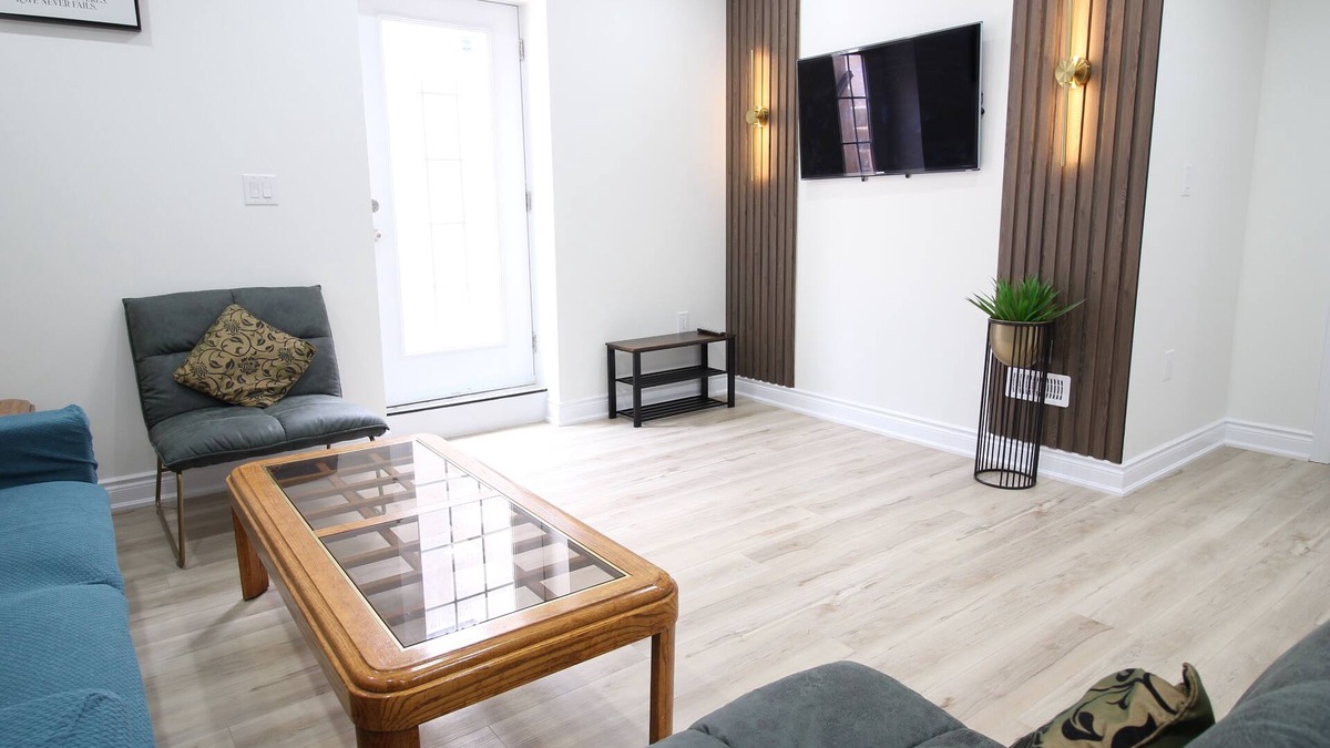 Rosemount House | Beautiful Separate Unit near GrandRiver & Kiwanis Park