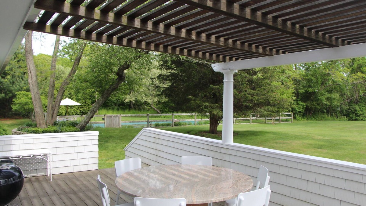 Sagaponack House | Beautiful Setting in the Hamptons with Pool & Tennis Court.