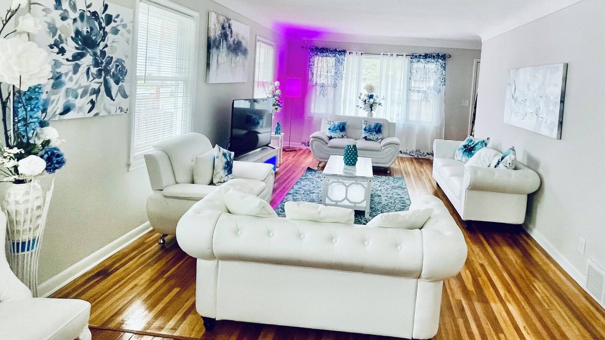 St. Paul House | Beautiful settings home with 4 comfortable, queen size bedrooms