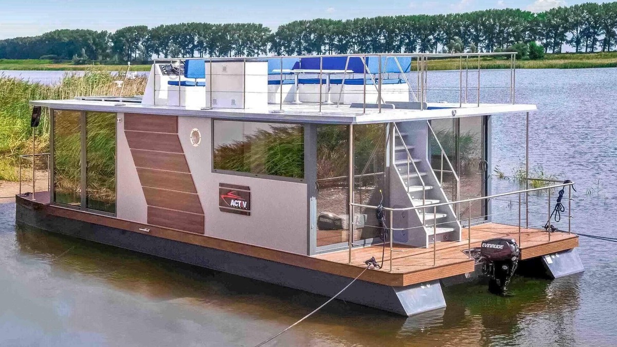 Cedry Wielkie Boat Rental | Beautiful ship in Blotnik with WiFi