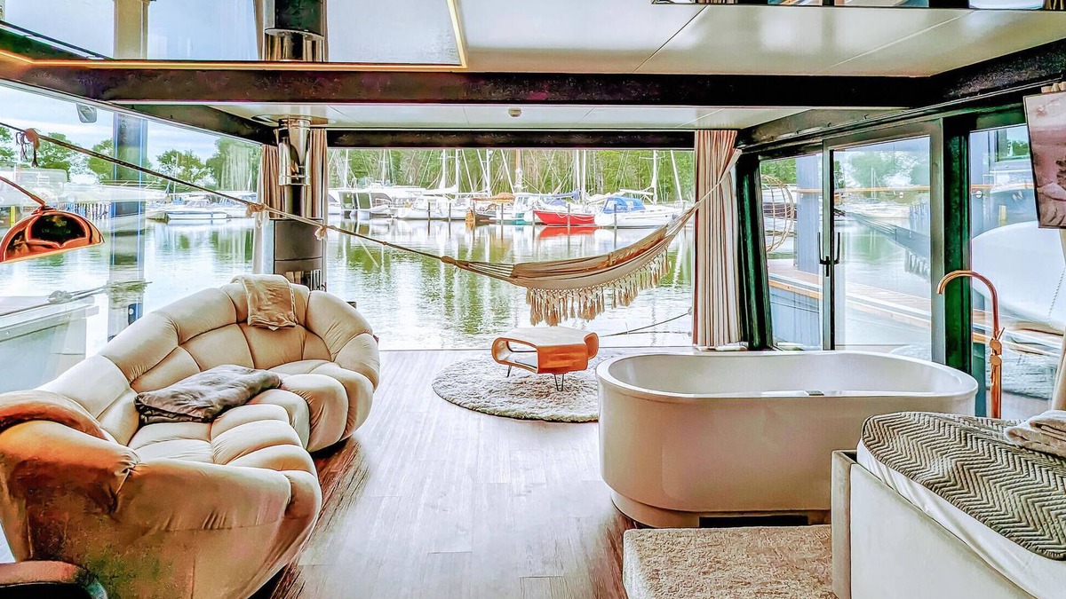 Sagard Boat Rental | Beautiful ship in Sagard with sauna
