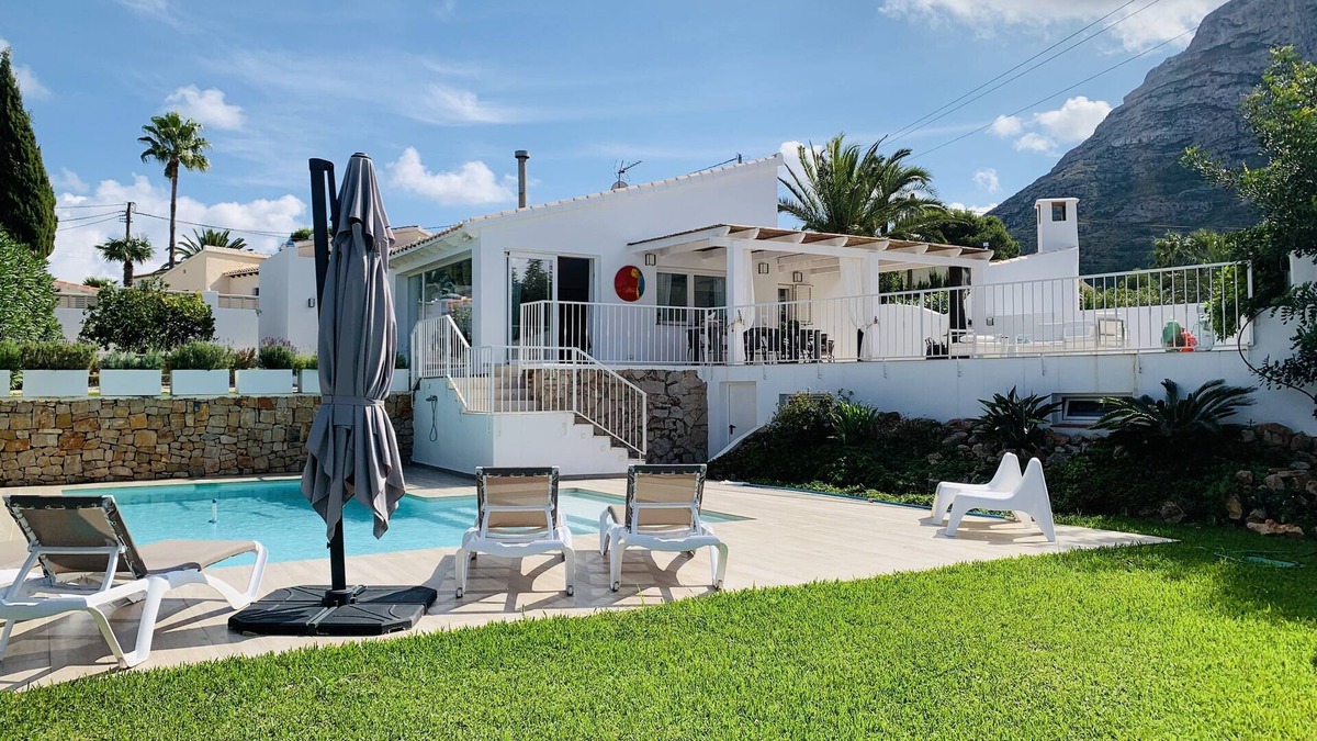 Denia Villa | Beautiful single-storey villa with sea and Montgo views, 4 bedrooms and private pool