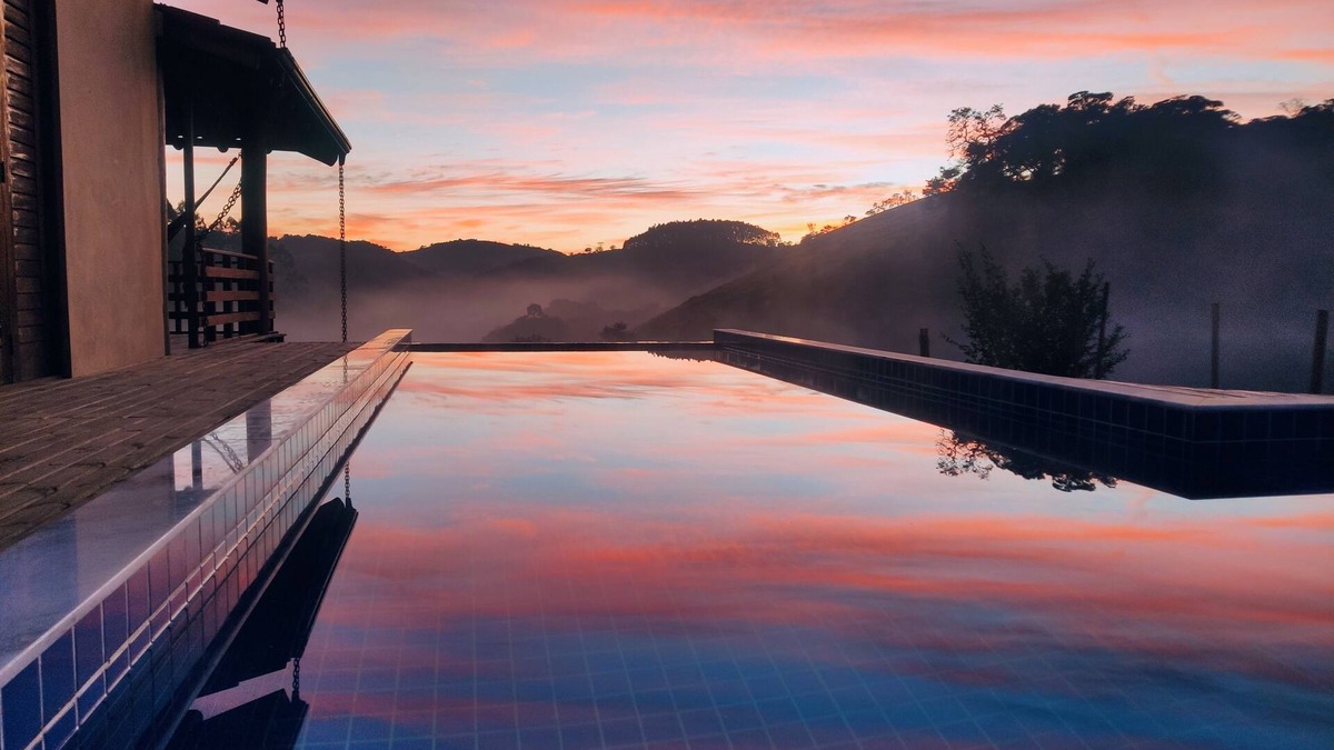 Cunha Cottage | Beautiful Site with private waterfall, 4 km from Cunha