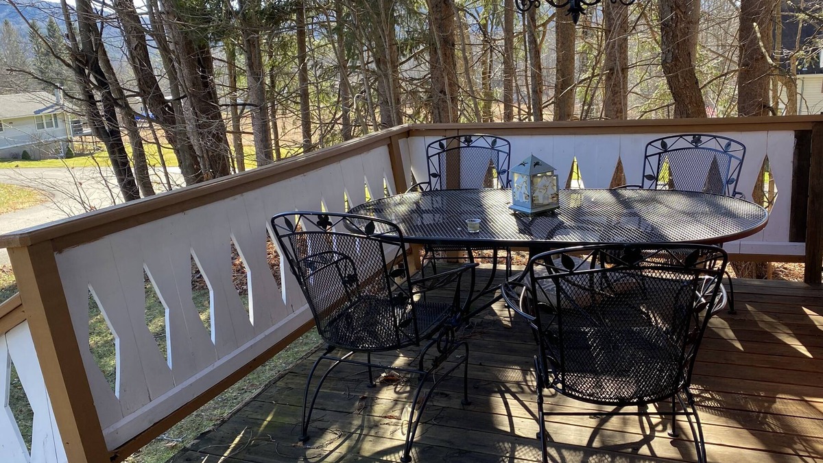 Tannersville Ski Chalet | Beautiful Ski and hike Chalet sleeps 20