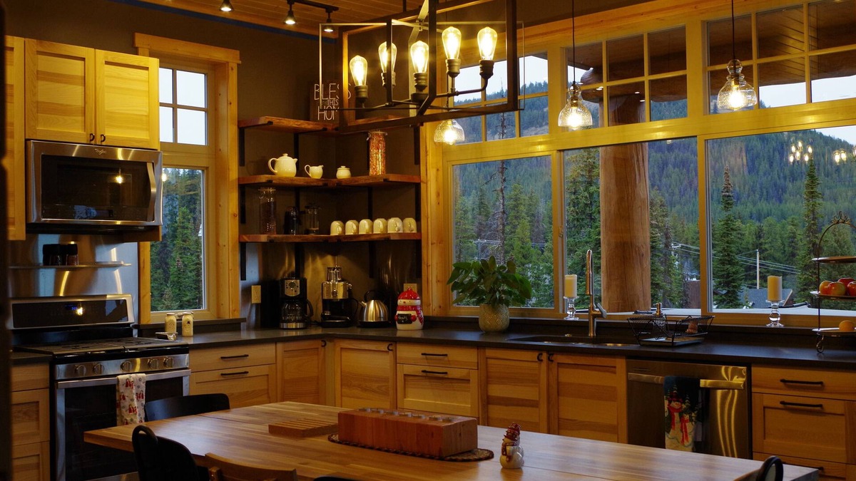 Okanagan-Similkameen Ski Chalet | Beautiful Ski-in/Ski-out Chalet on Grandfathers Trail with Sweeping View