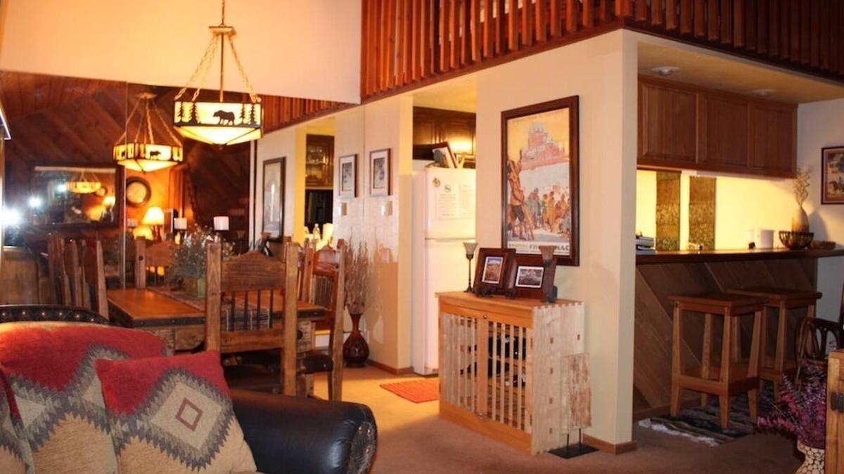 Mammoth Lakes Condo | Beautiful Snowcreek Condo - 1 Bdrm, Loft & Bonus Room - Pet Friendly