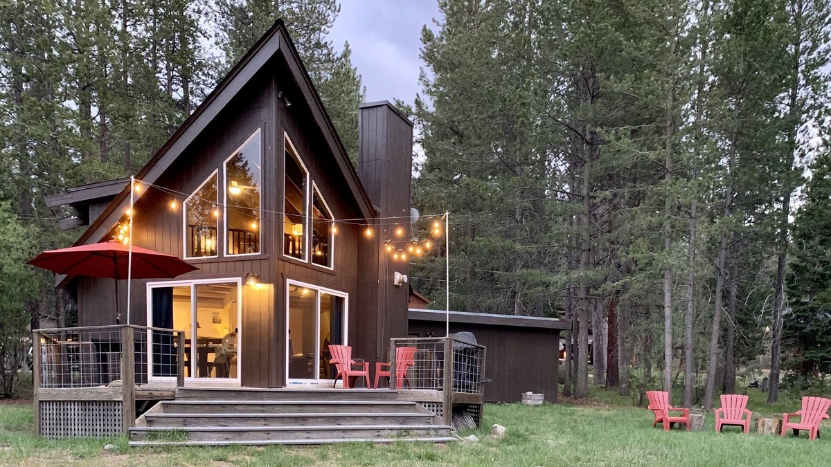 Pioneer Trail Ski Chalet | Beautiful South Lake Tahoe Meadow View Chalet. Dog Friendly. ACnn
