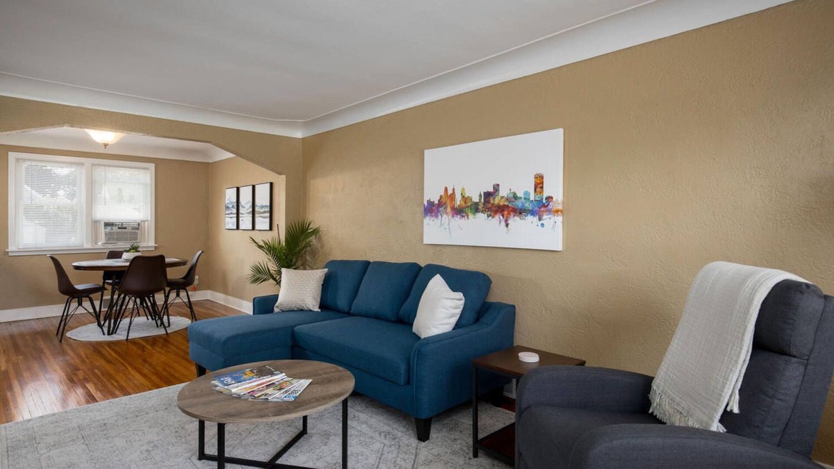 West Seneca Apartment | Beautiful South Buffalo parkside apartment