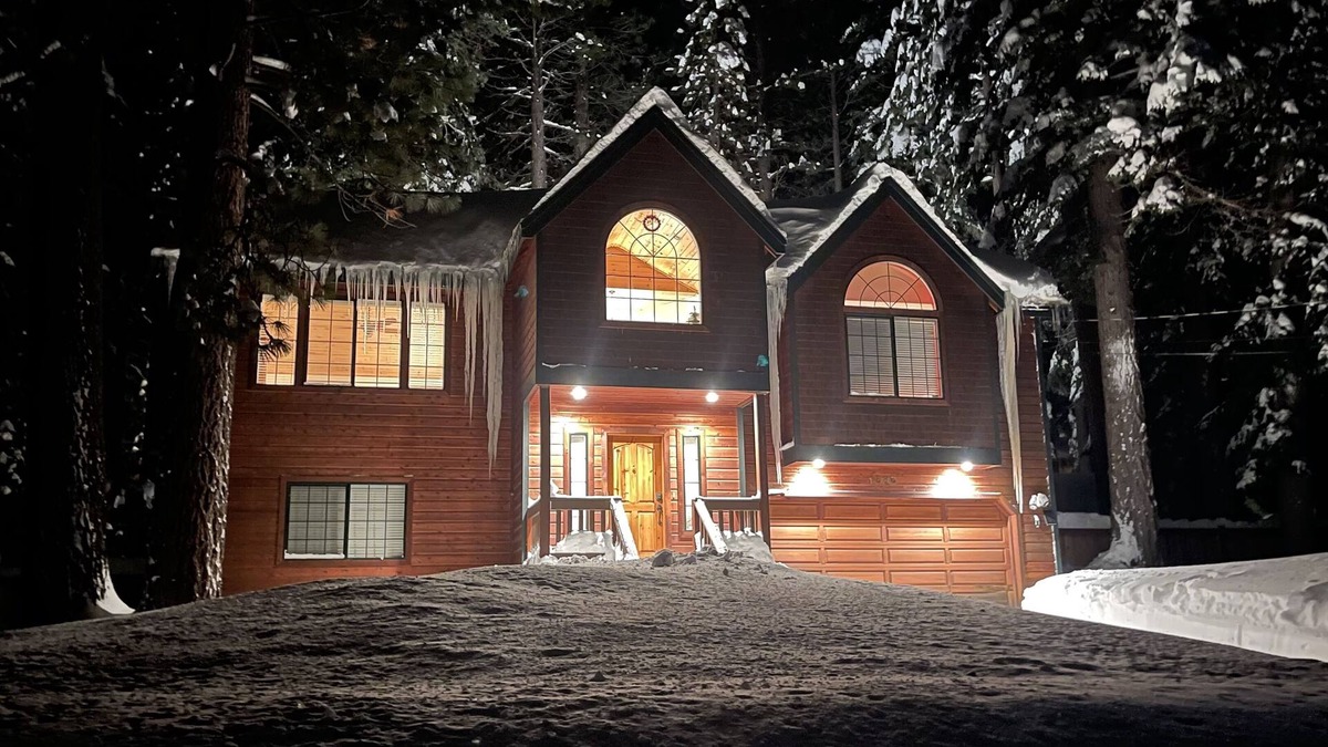 Mountain View Estates House | Beautiful South Lake Tahoe Cabin With Hot Tub