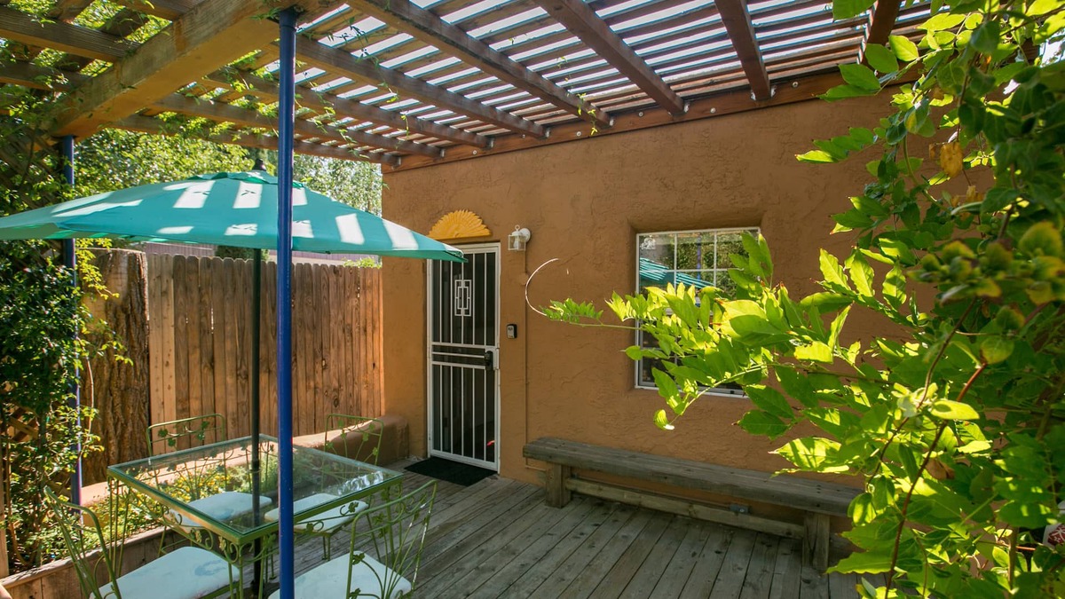 Nob Hill House | Beautiful southwest casita in walking distance to historic Nob Hill on Route 66.