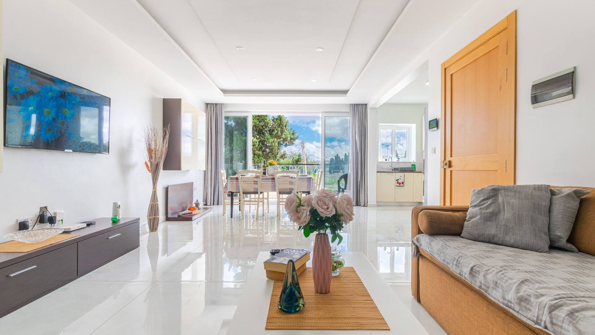 Qawra Apartment | Beautiful Spacious and Bright 3 Bedroom 2 Bathroom Apartment 2