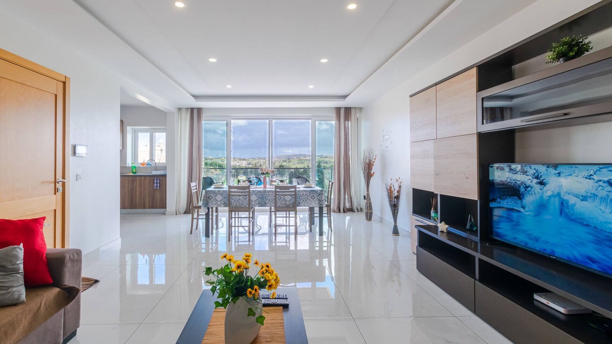 St. Paul's Bay Apartment | Beautiful Spacious and Bright 3 Bedroom 2 Bathroom Apartment 7