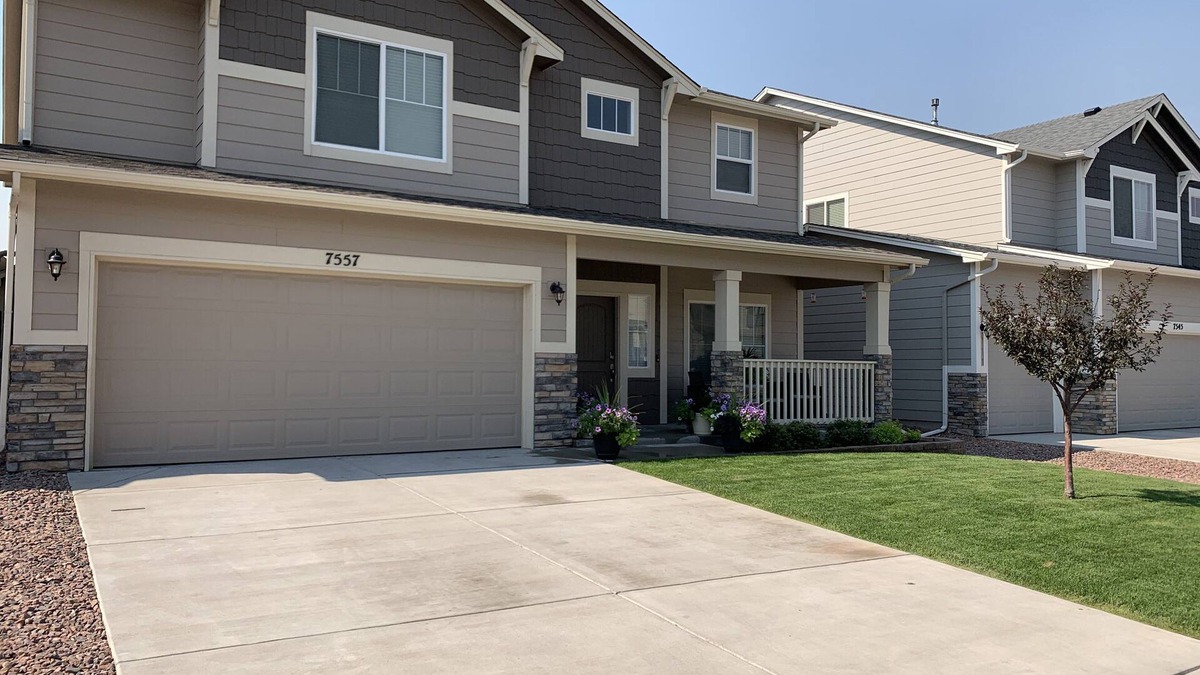 Cimarron Hills House | Beautiful Spacious Contemporary Craftsman Style Home