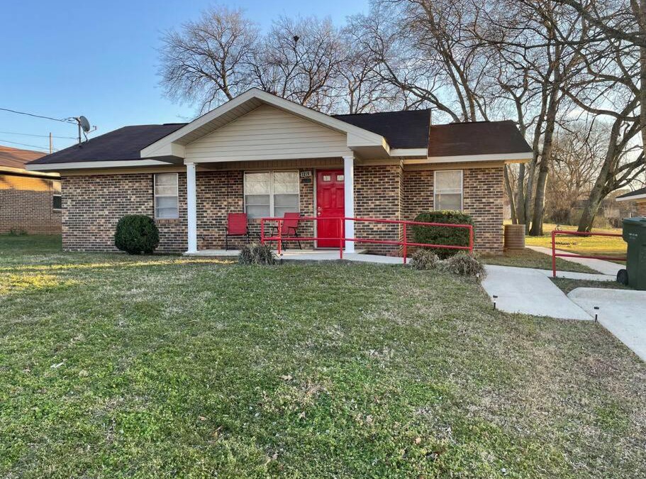 Decatur House | Beautiful Spacious 3 BR brick home for the family