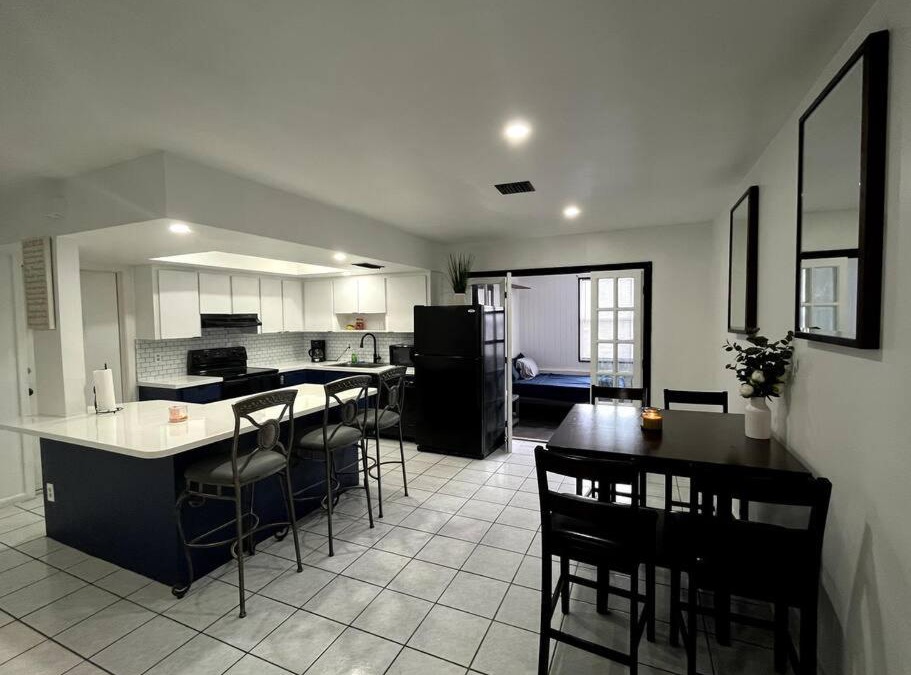 Lake Worth Corridor House | Beautiful spacious 4Bd 2Ba w/ large pool/backyard