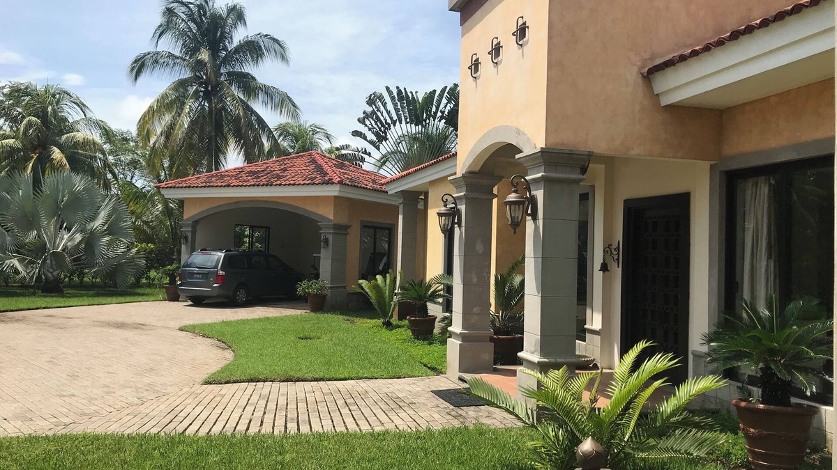 Los Cobanos House | Beautiful Spacious 5-bedroom home ready for vacation!