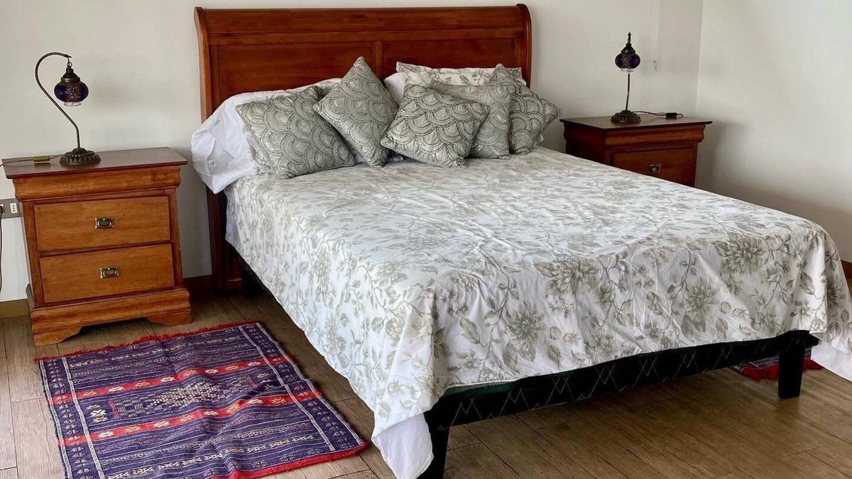 Limache Cottage | Beautiful spacious and bright country house with large windows