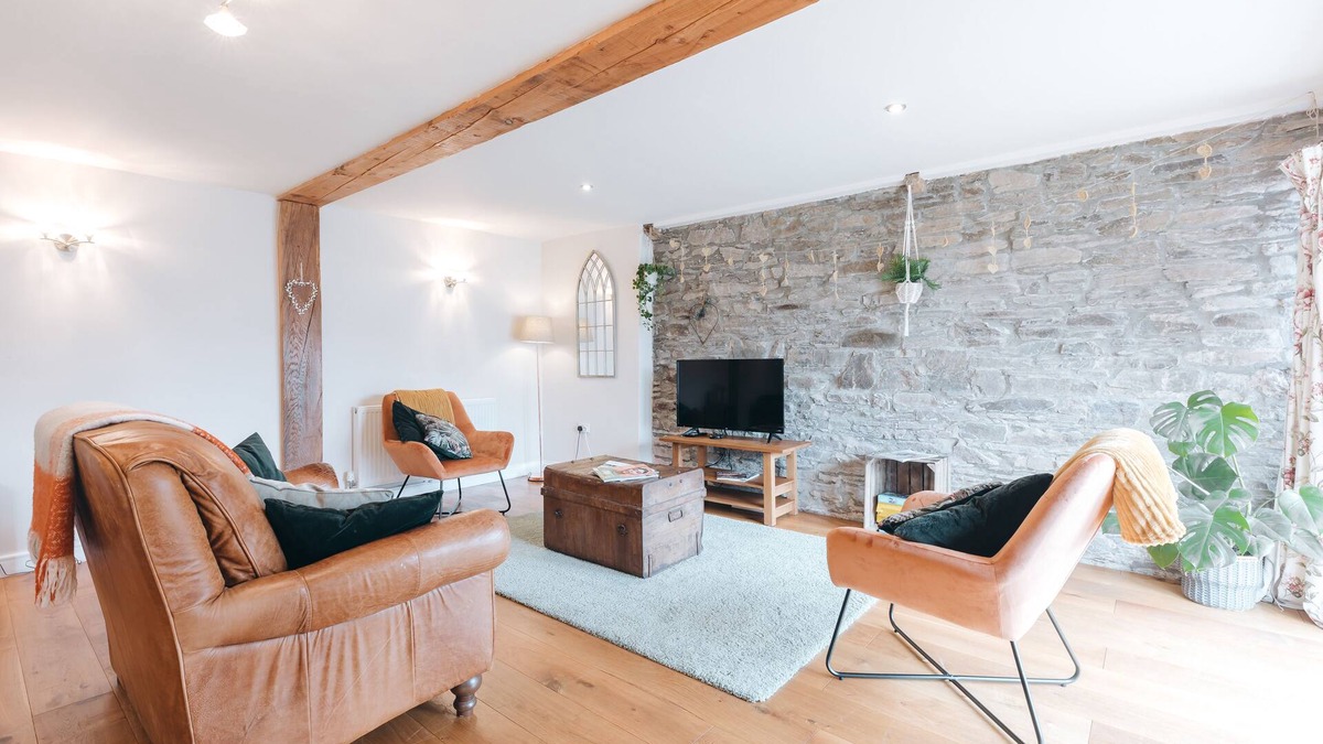 Newcastle-on-Clun House | Beautiful, spacious and unique barn in the heart of the Shropshire countryside