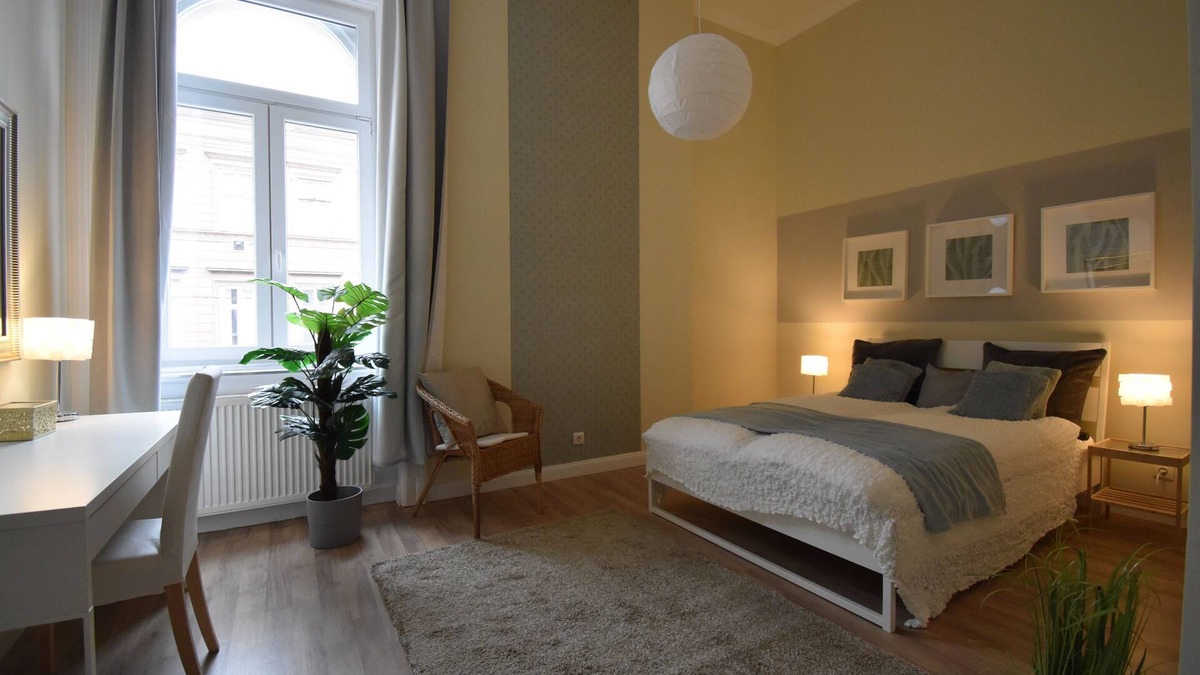 Nepszinhaz negyed Condo | Beautiful Spacious Central